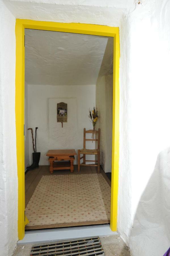 Yellow Cottage, Doolin Knockfin Cross Roads Exterior photo
